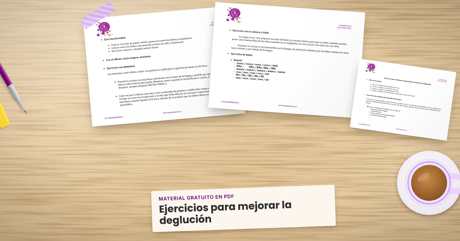 Dos páginas impresas de «Ejercicios para mejorar la deglución» sujetas con cinta washi sobre una mesa de madera, con la portada asomando. Alrededor, una etiqueta de papel con el título, un bolígrafo, un fluorescente y una taza de té.